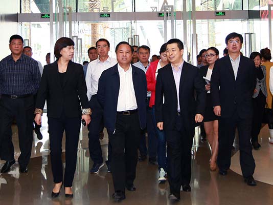 海南省委副書記、省長劉賜貴蒞臨海棠灣免稅購物中心考察