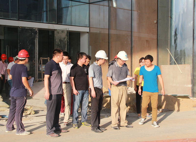 中免集團(tuán)董事長、總經(jīng)理彭輝視察 海棠灣免稅購物中心項目