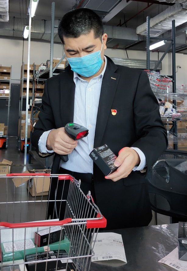 【中國(guó)免稅人在行動(dòng)?黨員先鋒篇】之一： 以“誠(chéng)”守“城”，講述一名普通黨員的故事