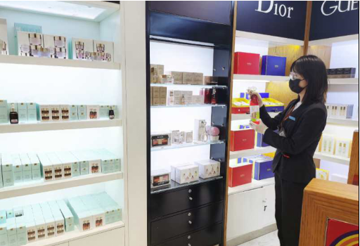 【中國(guó)免稅人在行動(dòng)·一線直擊篇】之九： 防“疫”當(dāng)前，服務(wù)不減，為恢復(fù)經(jīng)營(yíng)提供堅(jiān)實(shí)保障