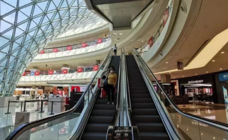 【中國免稅人在行動?一線直擊篇】之十一：這家店恢復(fù)營業(yè)，吸引超過1億人在線看直播！